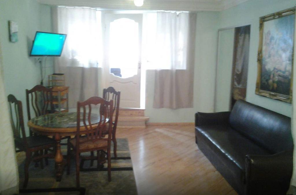 Evrika Apartments On Rustaveli Avenue ティビリシ エクステリア 写真